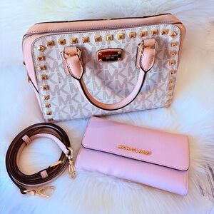🩷🩷Michael Kors Pink and Cream Satchel Bag🩷🩷